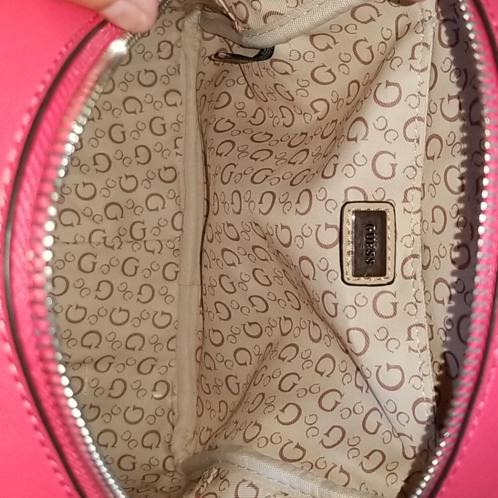 NWT-GUESS RODNEY PASSION BACKPACK/WRISTLET - Picture 10 of 11